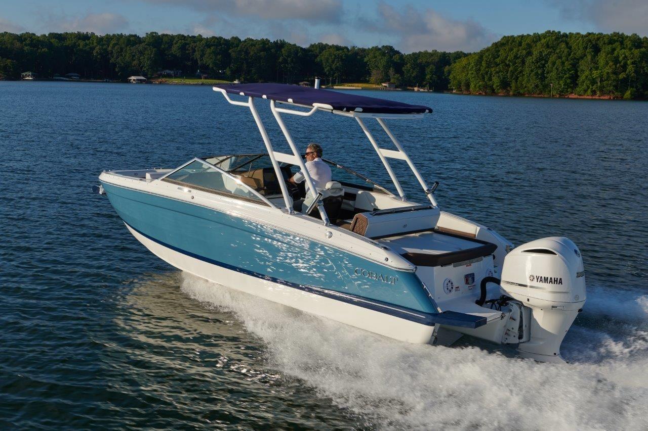 Cobalt R4 Outboard supporting image